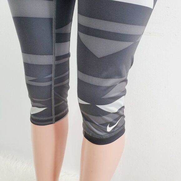Nike Pro Womens Black White Striped Dri Fit Activewear Capri Pants Size Medium - Picture 5 of 9